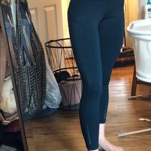 Lululemon • True Navy • Size 6 • Fast and Free High Rise Tight • 25”